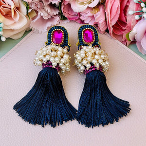Auffällige Soutache-QuastenOhrringe in Pink und Dunkelblau