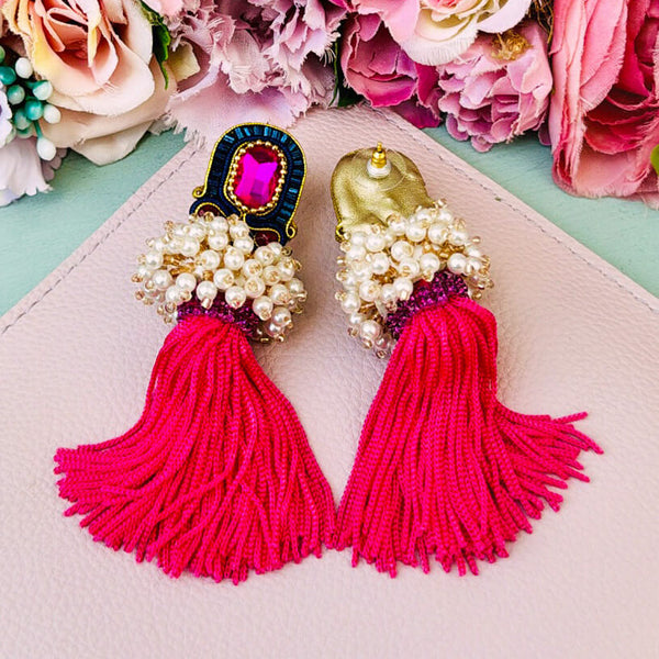 Auffällige Soutache-QuastenOhrringe in Pink und Dunkelbau