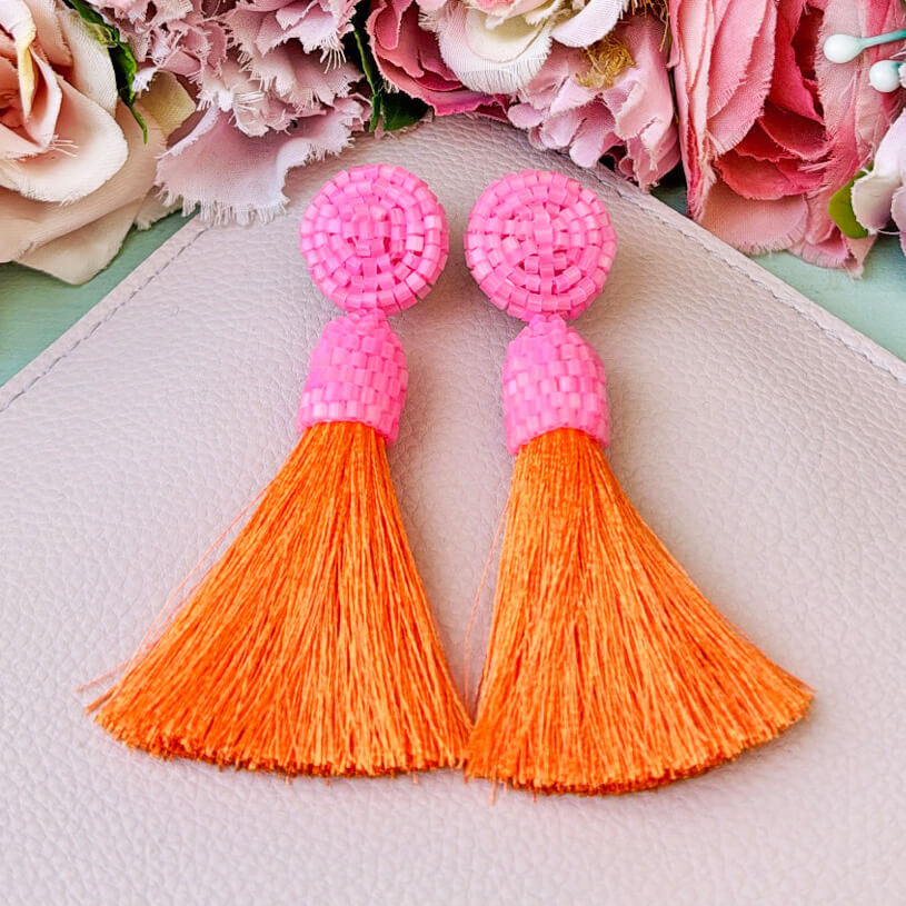 Knallige Perlen-QuastenOhrringe in Rosa und Orange