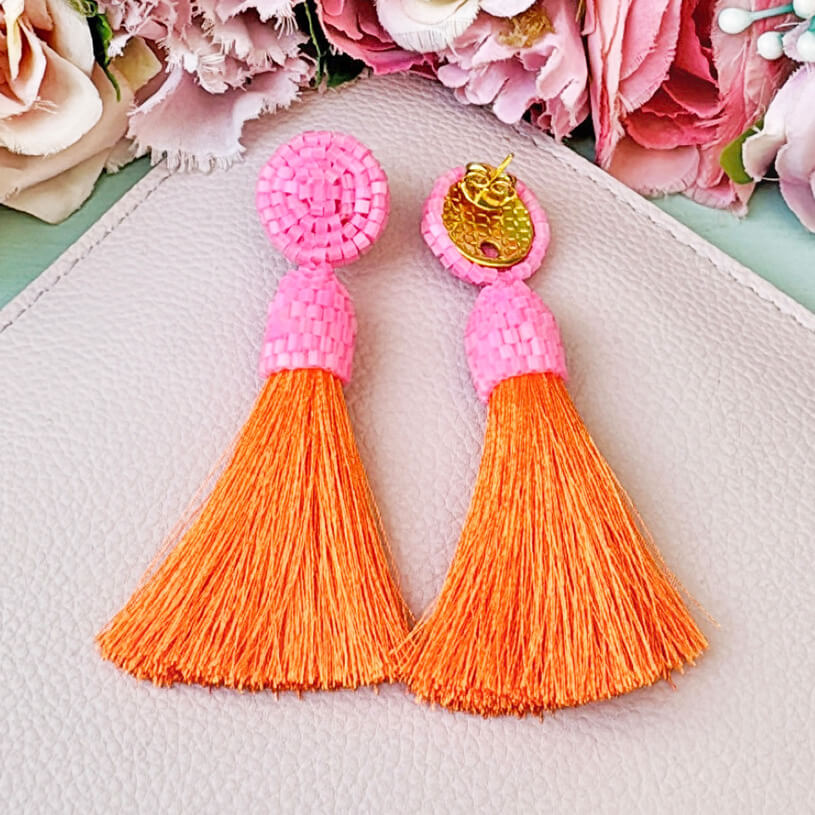 Knallige Perlen-QuastenOhrringe in Rosa und Orange