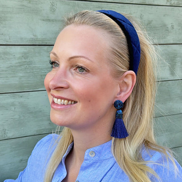 Funkelnde Perlen-QuastenOhrringe in Metallic Blau