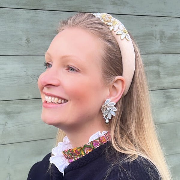 Funkelnde Soutache-Ohrringe in Silber, Weiß und Gold