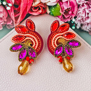 Funkelnde Soutache-Ohrringe in Orange, Pink und Rot