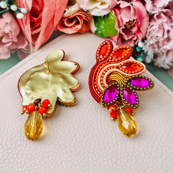 Funkelnde Soutache-Ohrringe in Orange, Pink und Rot