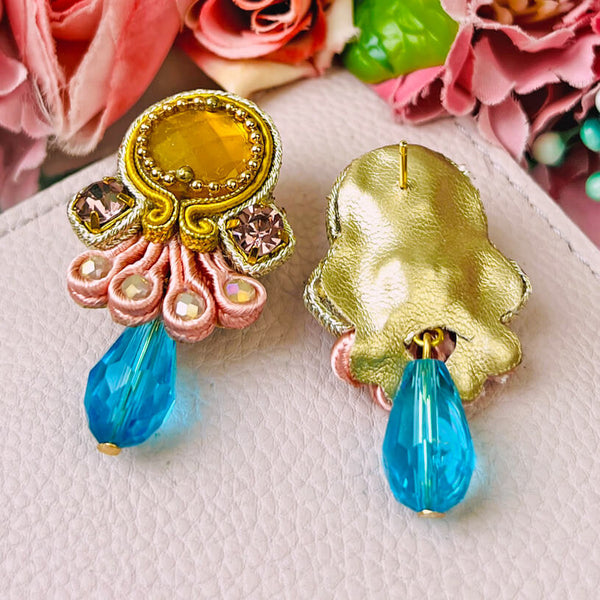 Kleine bunte Soutache-Ohrringe in Gelb, Rosa und Blau