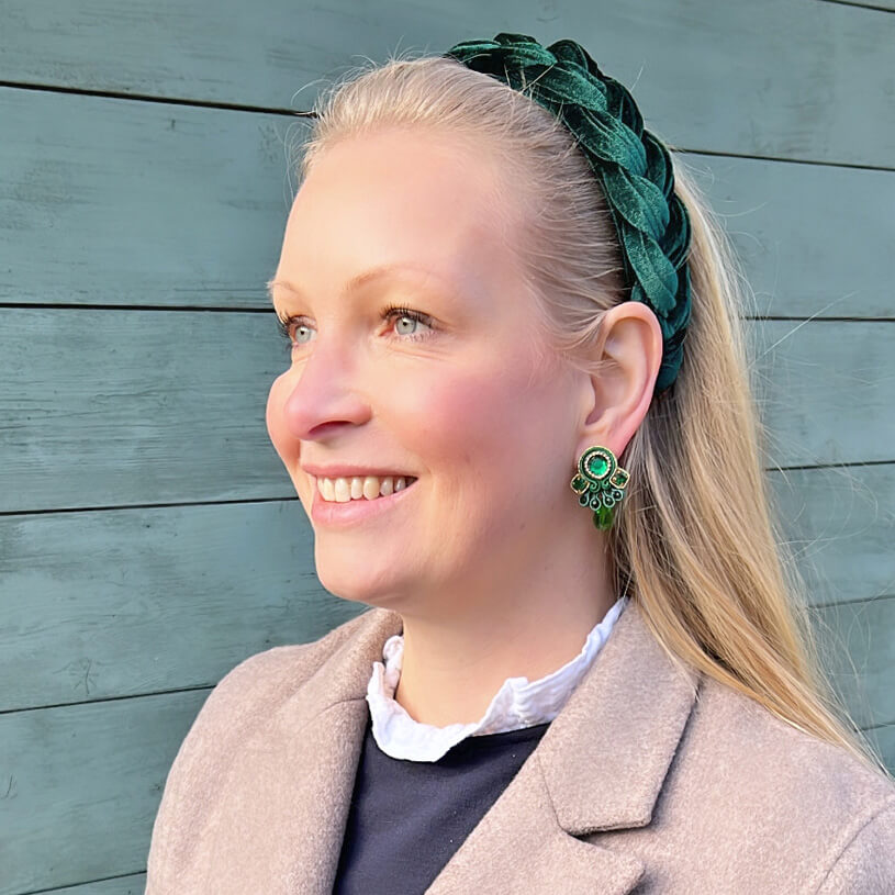 Wunderschöne kleine Soutache Ohrstecker in Dunkelgrün