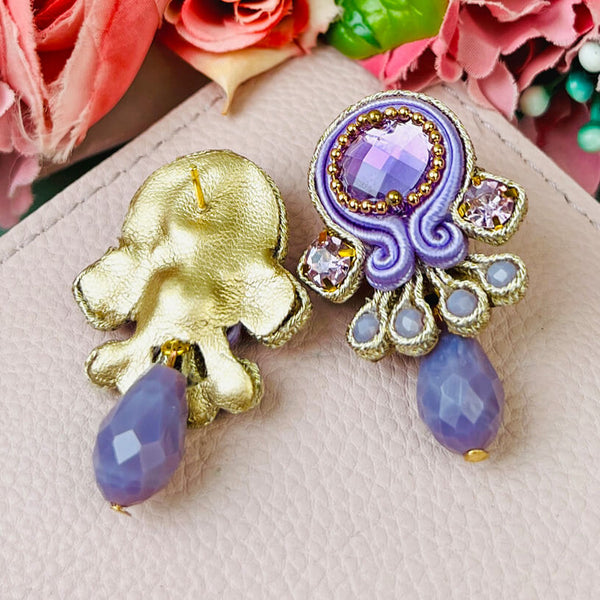Kleine zarte Soutache-Ohrringe in Flieder