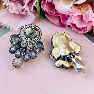 Funkelnde Soutache-Ohrstecker in Silber
