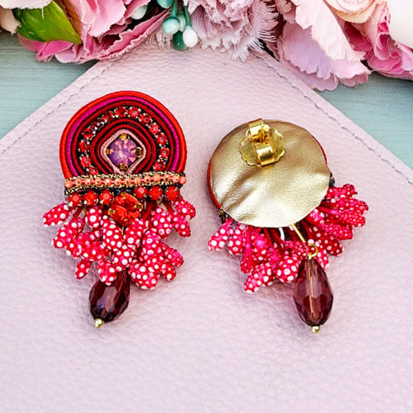 Extravagante Soutache-Ohrstecker in Pink und Rot