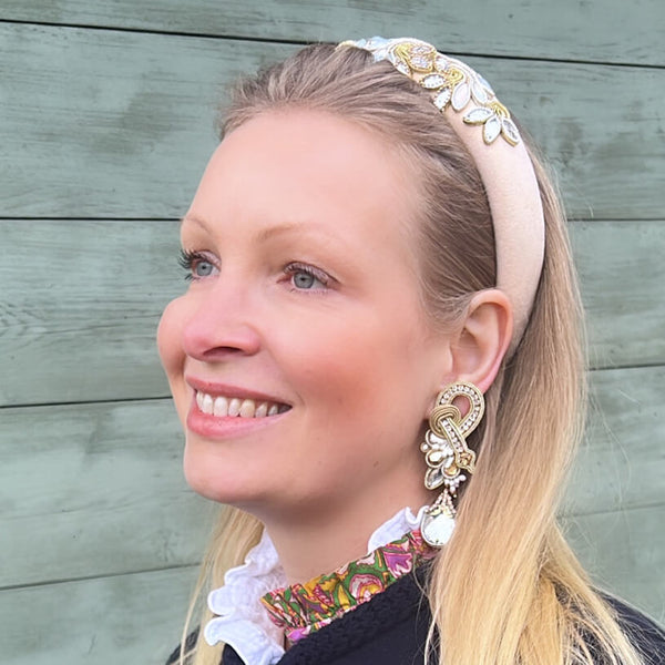 Exotische Soutache-Ohrringe in Kristall, Weiß und Gold
