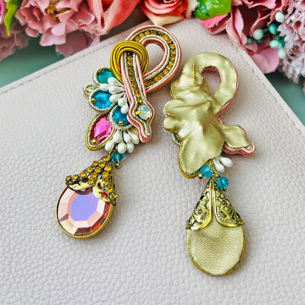 Exotische Soutache-Ohrringe in Gold, Pink und Blau