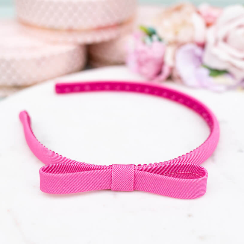 Schmaler pinker Satin-Haarreif mit Schleife