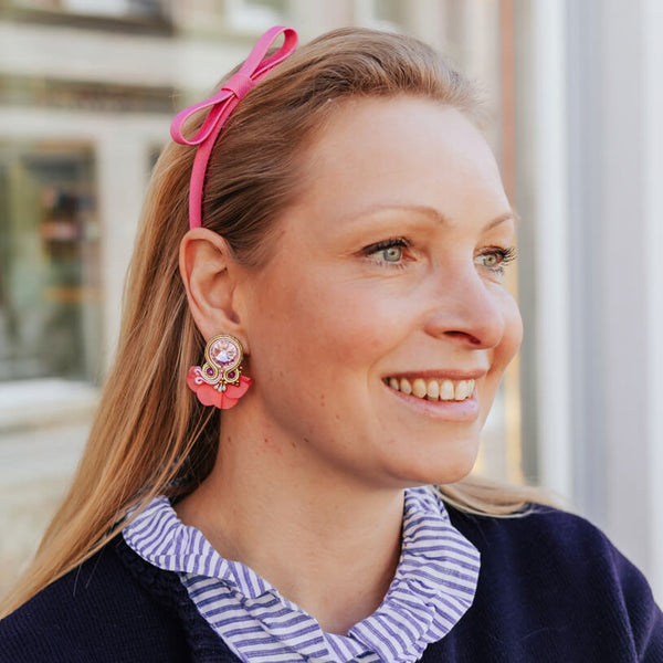 Schmaler pinker Satin-Haarreif mit Schleife