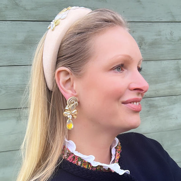 Trendige Soutache-Ohrringe in funkelnden Goldtönen