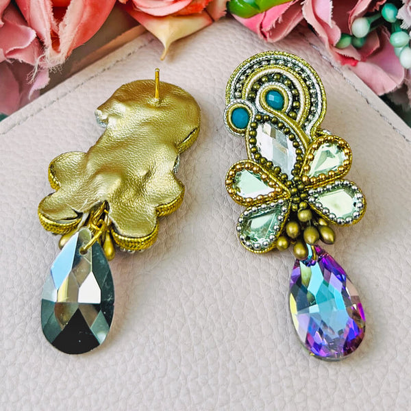 Trendige Soutache-Ohrringe in Gold, Champagner und Blau