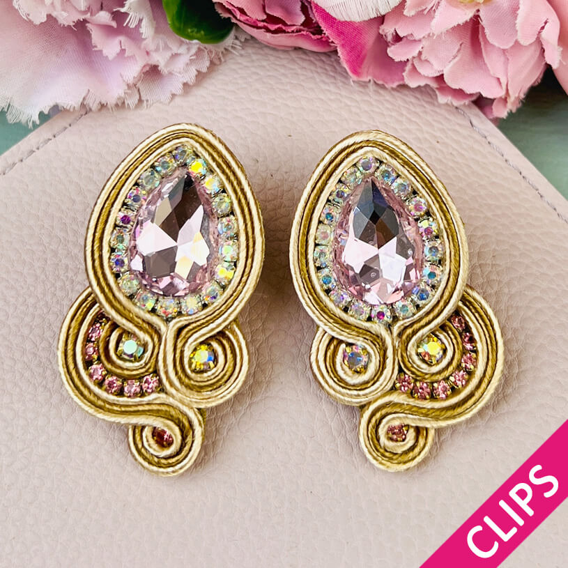 Außergewöhnliche Soutache-Ohrclips in Gold und Rosa