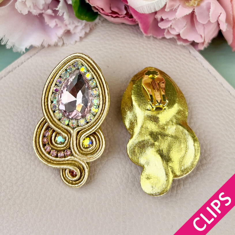 Außergewöhnliche Soutache-Ohrclips in Gold und Rosa