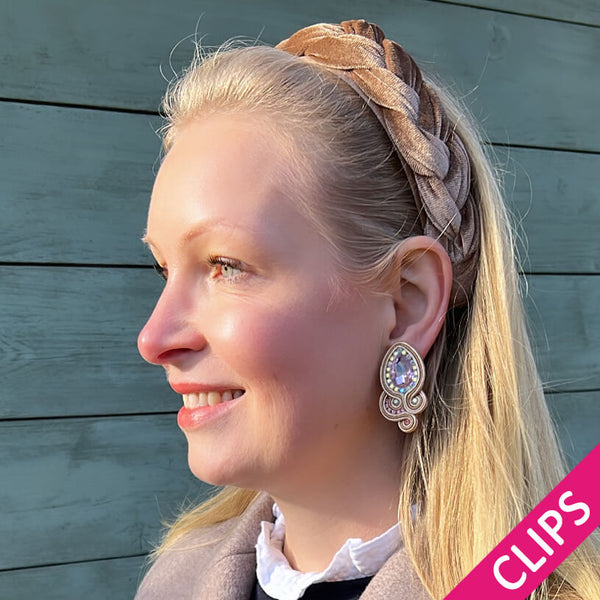 Außergewöhnliche Soutache-Ohrclips in Gold und Rosa