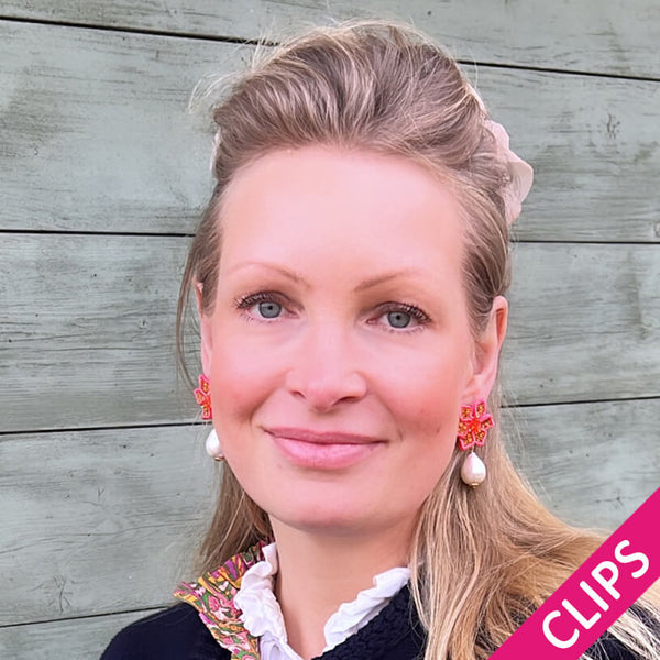 Süße Blumen-Soutache-Ohrclips in Pink mit kleinen Baumwolltropfen