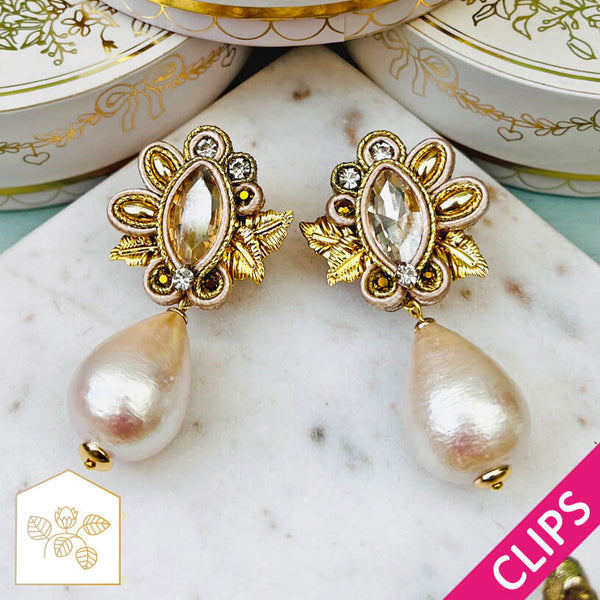 Raffinierte Soutache-Ohrclips in Gold und Champagner mit Baumwolltropfen
