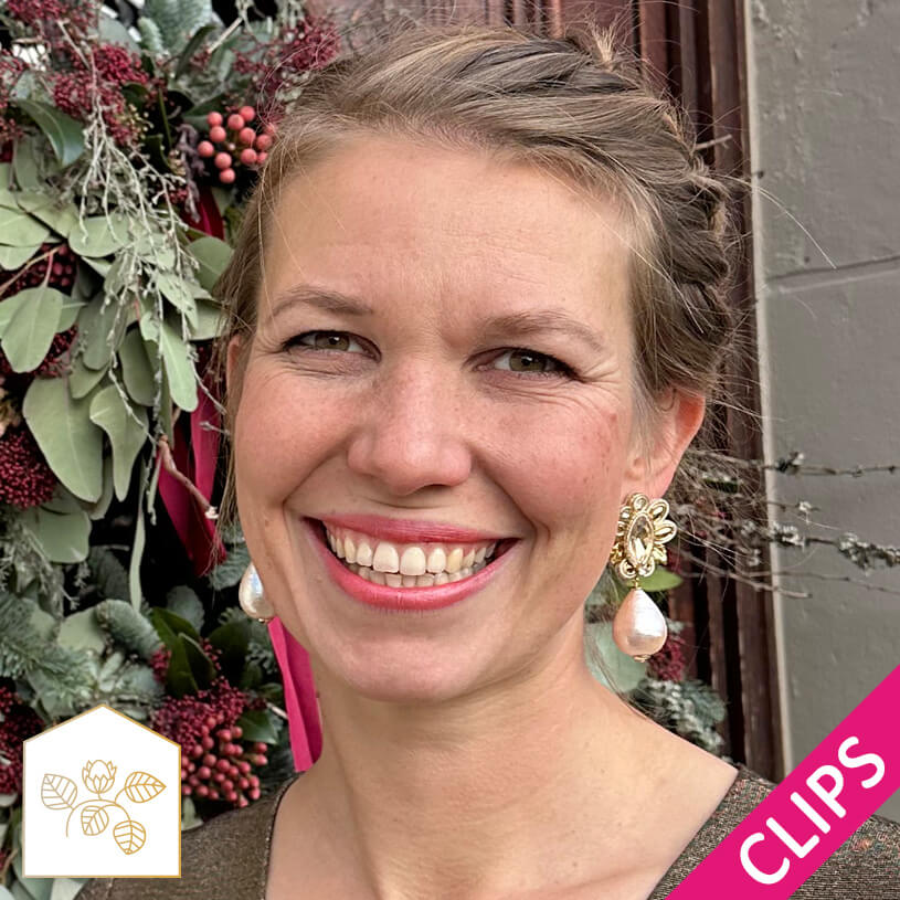 Raffinierte Soutache-Ohrclips in Gold und Champagner mit Baumwolltropfen