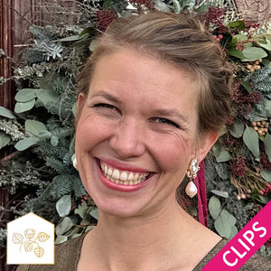 Kleine Soutache-Ohrclips in Gold und Champagner mit Baumwolltropfen