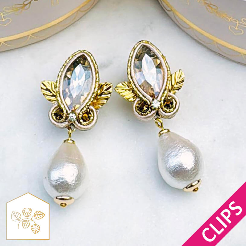 Kleine Soutache-Ohrclips in Gold und Champagner mit Baumwolltropfen