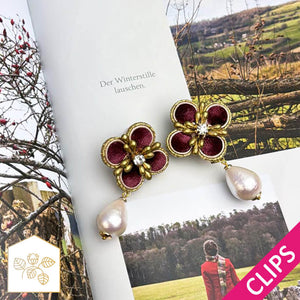 Samt-Blüten-Soutache-Ohrclips in Rot und Gold mit Baumwolltropfen