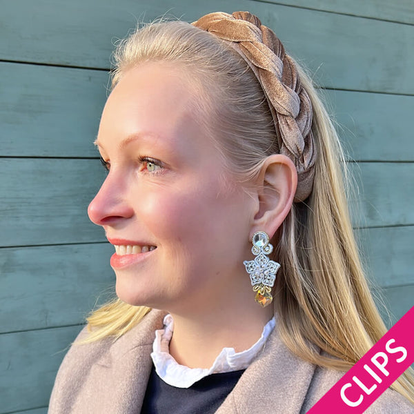 Besondere Schneekristall-Soutache-Ohrclips in Weiß