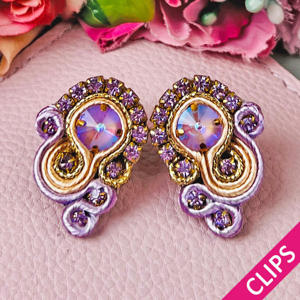 Kleine Soutache-Ohrclips in Flieder und zartem Gold