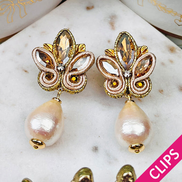 Schöne Soutache-Ohrclips in Champagner und Gold mit Baumwolltropfen