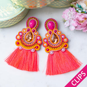 Prächtige Soutache-Ohrclips in Pink-Orange mit Statement-Quaste