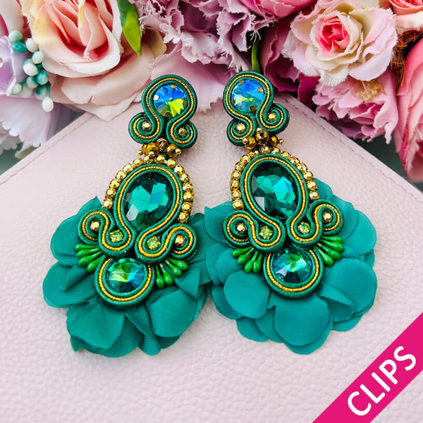 Außergewöhnliche Soutache-Ohrclips in Dunkelgrün