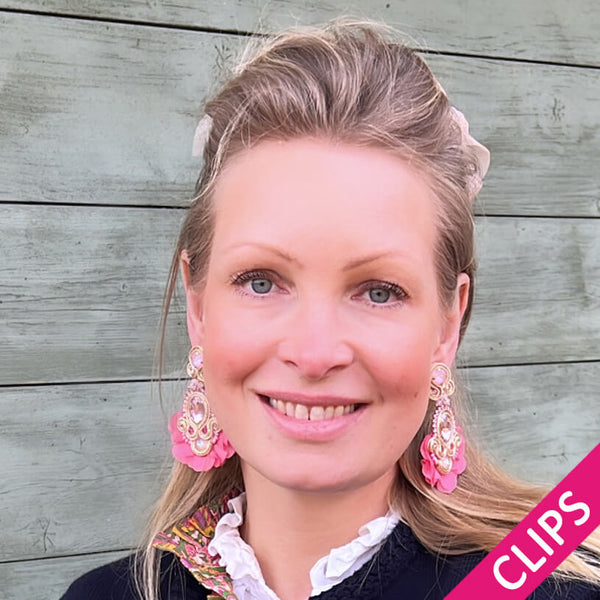 Außergewöhnliche Soutache-Ohrclips in zarten Rosatönen