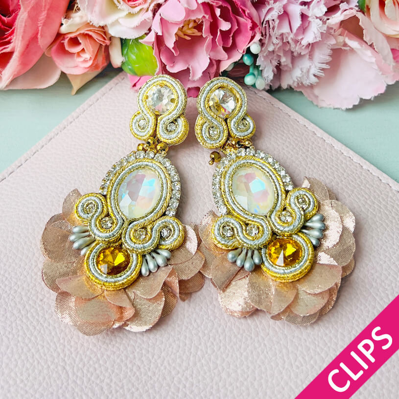 Außergewöhnliche Soutache-Ohrclips in Lachs und Champagner