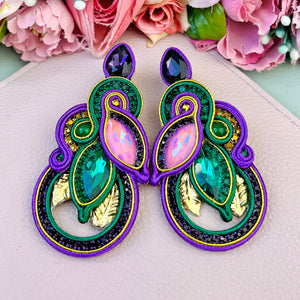 Individuelle Soutache-Ohrringe in Violett und Grün