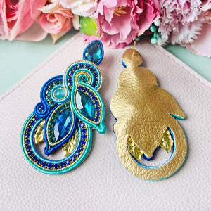 Individuelle Soutache-Ohrringe in Blautönen