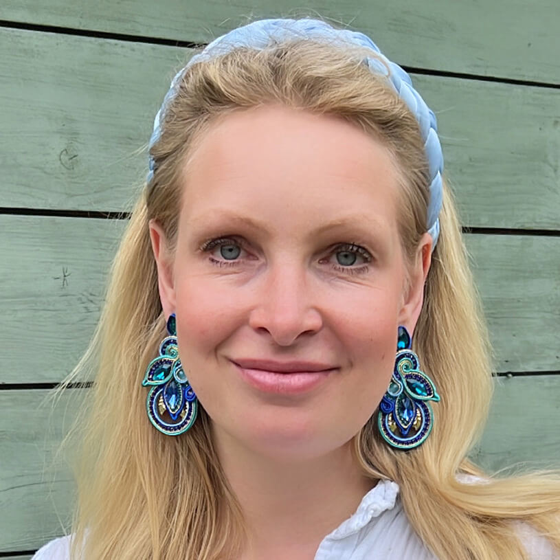 Individuelle Soutache-Ohrringe in Blautönen