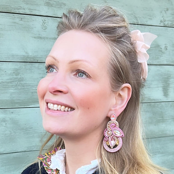 Individuelle Soutache-Ohrringe in Rosa, Pink und Gold