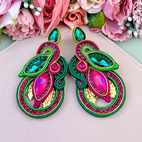 Individuelle Soutache-Ohrringe in Pink und Grün