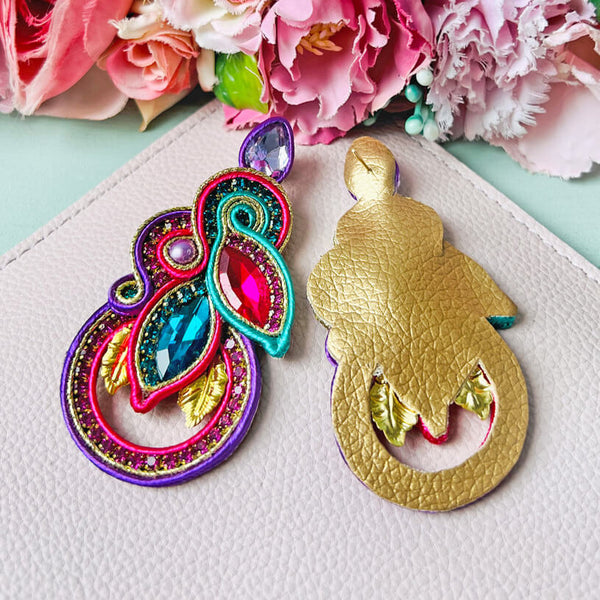 Individuelle Soutache-Ohrringe in bunten Farben