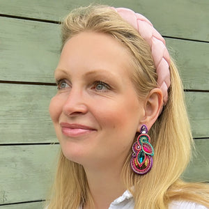Individuelle Soutache-Ohrringe in bunten Farben