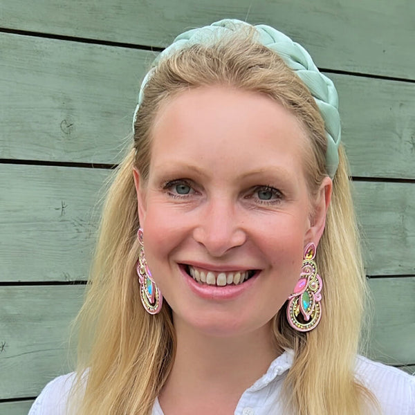Individuelle Soutache-Ohrringe in zartem Rosa