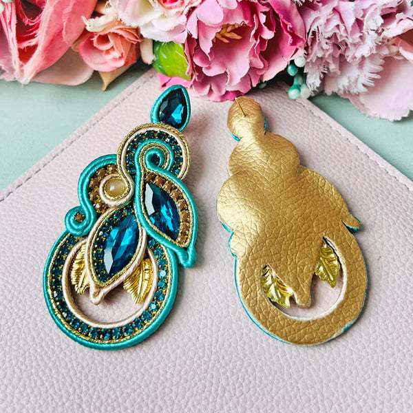 Individuelle Soutache-Ohrringe in Türkis und Champagner