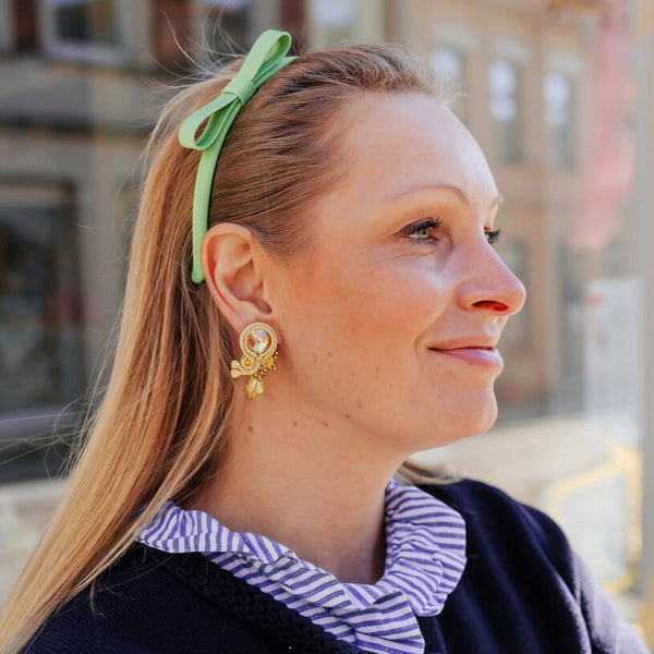 Stylische Soutache-Ohrstecker in Gelb