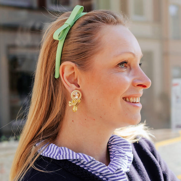 Stylische Soutache-Ohrstecker in Gelb