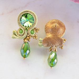 Stylische Soutache-Ohrstecker in Hellgrün