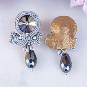 Stylische Soutache-Ohrstecker in Silber