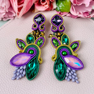 Extravagante Soutache-Ohrringe in Violett und Grün