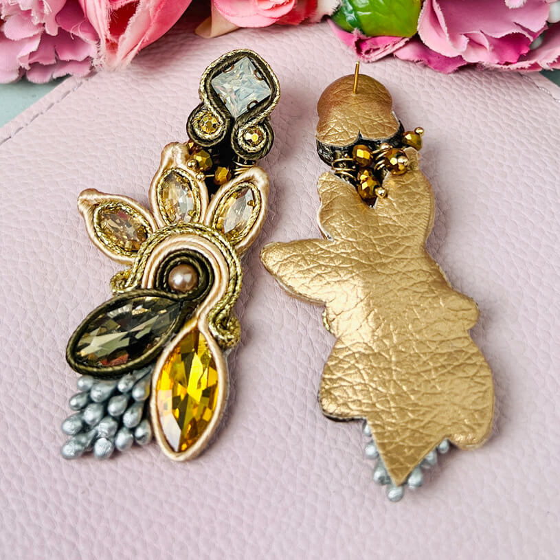 Extravagante Soutache-Ohrringe in Gold und Braun